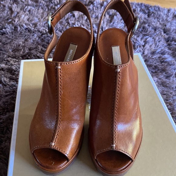 Michael Kors Patras Sandal - Picture 6 of 10